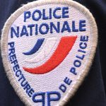 Romans-sur-Isère : l'adolescent tué après avoir reçu un coup de couteau s'était interposé lors d'une altercation
          Le mineur de 15 ans décédé à Romans-sur-Isère, dans la Drôme, avait reçu le coup de couteau en s'interponsant au cours d'une "altercation entre adolescents".