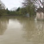 Inondations dans l'Yonne : la décrue est lente pour les sinistrés
          À Esnon, dans l'Yonne, la décrue a commencé jeudi 4 avril. De nombreuses habitations sont inondées, laissant les sinistrés désemparés face à l'ampleur des dégâts.