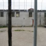 Pyrénées-Atlantiques : un détenu retrouvé mort à la prison de Pau après un incendie dans sa cellule
          L'incendie s'est déclaré lundi après-midi dans la cellule de la victime. Une autopsie et des analyses toxicologiques doivent être réalisées.