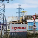 Le géant pétrolier ExxonMobil supprime 677 emplois en Seine-Maritime, Esso vend sa raffinerie de Fos-sur-Mer et deux dépôts
          Le groupe américain réduit ses activités en France, notamment sur sa plateforme de Gravenchon, en Normandie, pour des questions de compétitivité.