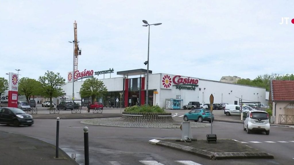 Doubs : à Besançon, de la nostalgie en rayon avec la fermeture du Casino des Chaprais
          À Besançon (Doubs) le groupe Casino a fermé les portes de son supermarché. Dernières courses lundi 29 avril pour les habitués.