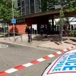 Deux fillettes agressées près d'une école à Souffelweyersheim, dans le Bas-Rhin, un suspect interpellé
          Les deux petites filles "présentent des blessures physiques légères" et ont pu sortir de l'hôpital jeudi soir. Les enfants de l'école ont été confinés avant que leurs parents puissent les récupérer.