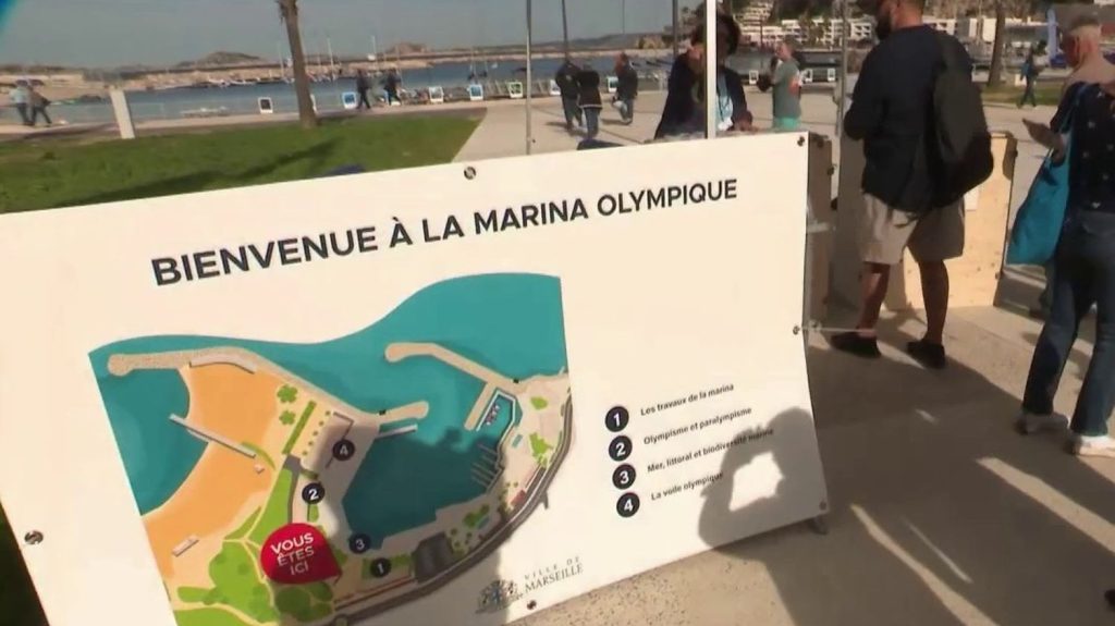 JO de Paris 2024 : la Marina, qui accueillera les épreuves de voile, a été inaugurée à Marseille
          Les épreuves de voile des Jeux olympiques de Paris 2024 auront lieu à Marseille (Bouches-du-Rhône), où la Marina a été inaugurée. Samedi 6 avril, le grand public s'y est pressé en nombre pour découvrir les installations.