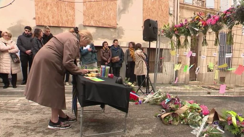 Effondrements rue de Tivoli : Marseille rend hommage aux victimes
          Un rassemblement à la mémoire des huit morts a été organisé, mardi 9 avril, rue de Tivoli, à Marseille, un an après une explosion et l'effondrement de deux immeubles.