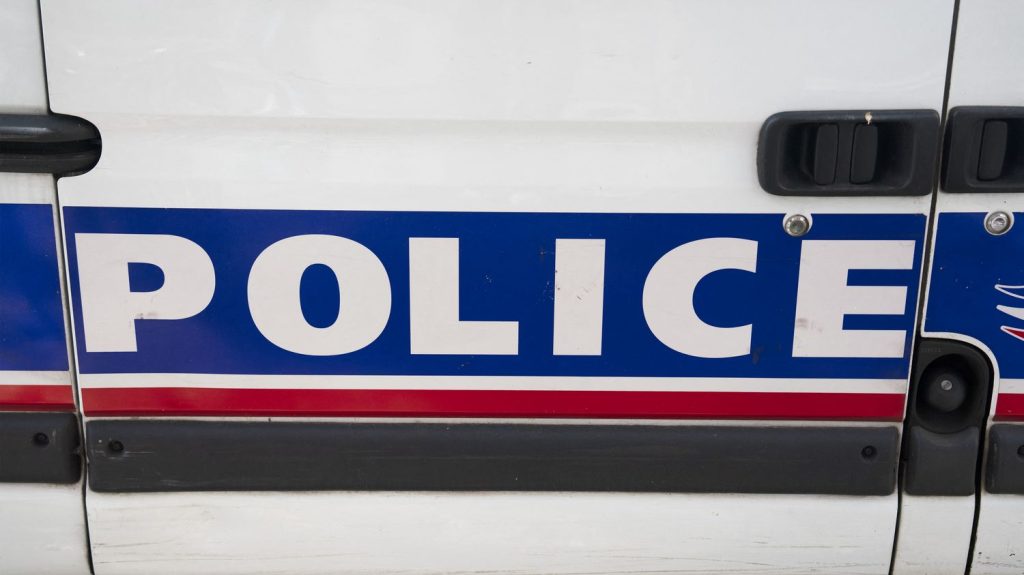 Marseille : trois jeunes en garde à vue, soupçonnés d'avoir blessé un septuagénaire par arme blanche
          La victime, un homme de 74 ans, a été hospitalisée, son pronostic vital n'est pas engagé.