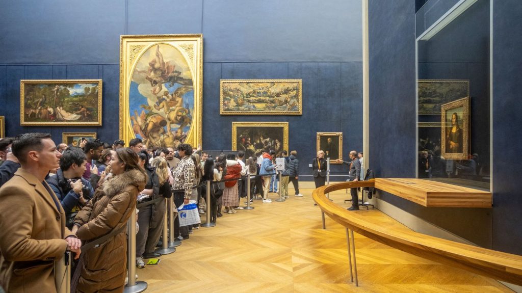Le Louvre projette de mieux exposer la Joconde, "dans une salle à part"
          La "Joconde" est admirée chaque jour par plus de 20 000 visiteurs, dans des conditions "pas tout à fait à la hauteur" selon la présidente du musée du Louvre.