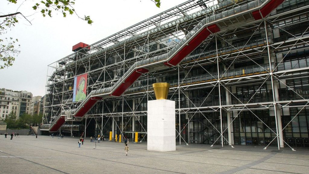 La Cour des comptes épingle sévèrement le Centre Pompidou dans un rapport
          La Cour des comptes fustige dans son rapport un "projet de rénovation insuffisamment piloté et dont le financement n'est pas assuré".