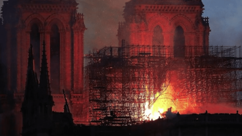 Incendie de Notre-Dame de Paris : cinq ans après, le mystère plane toujours sur l’origine du feu
          Cinq ans après l’incendie de la cathédrale Notre-Dame de Paris, la reconstruction progresse. Mais que sait-on aujourd’hui de l’origine de l’incendie ? L’enquête peine à avancer.