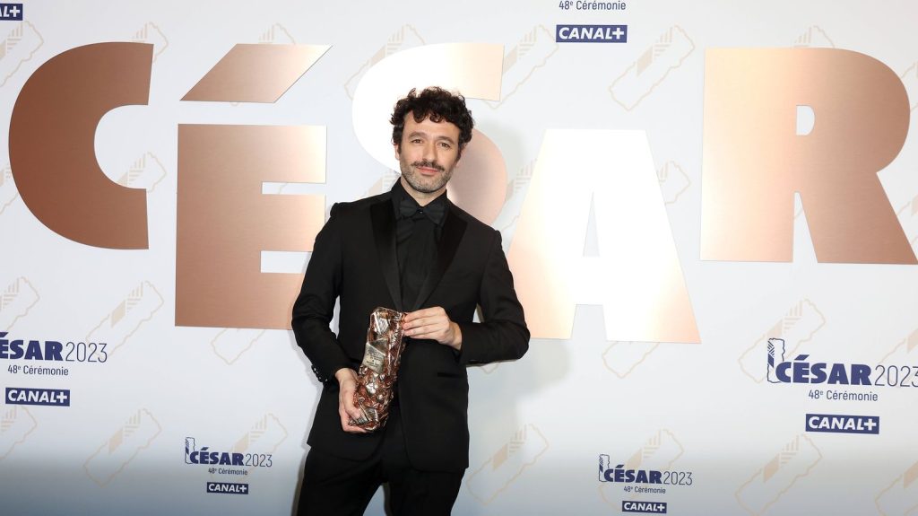 Cannes 2024 : Rodrigo Sorogoyen, réalisateur du remarqué "As Bestas", présidera la 63e Semaine de la critique
          Le réalisateur espagnol de "Stockholm", "The Realm" ou encore "Madre", a remporté le prix du meilleur scénario original en 2016 lors du Festival de San-Sebastian.
