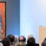 Un tableau de Klimt longtemps disparu a été vendu 30 millions d'euros aux enchères, très loin des estimations
          Ce devait être la vente du siècle en Autriche. Mais des zones d'ombre concernant la provenance de cette toile ont refroidi d'éventuels acheteurs.