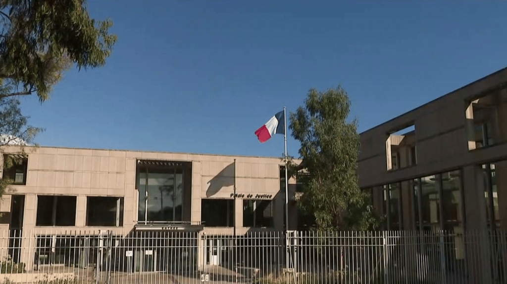 Agression de Samara : trois mineurs mis en examen
          Mardi 2 avril, une adolescente de 13 ans a été agressée devant son collège, à Montpellier (Hérault). Ses trois agresseurs sont passés aux aveux et ont été mis en examen pour tentative d’homicide volontaire.