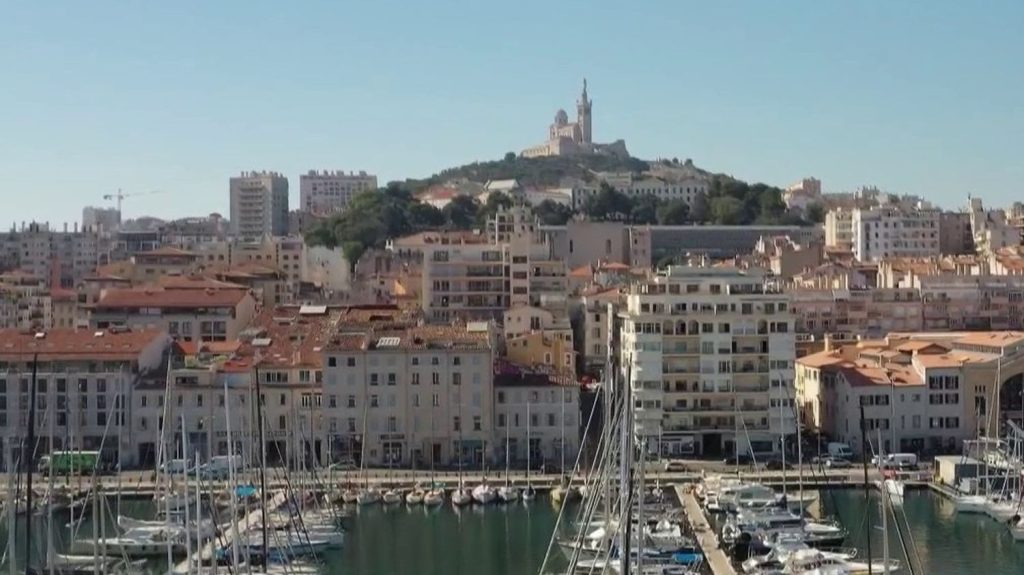 Marseille : un accent et des expressions mythiques
          Le parler marseillais est emblématique de la ville. Sur les réseaux sociaux, les Jobastres ont décidé de promouvoir leur accent du sud.