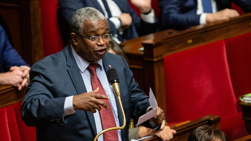 Choléra à Mayotte : "La population dans son ensemble est gravement menacée", alerte le député LR Mansour Kamardine
          Un enfant de trois ans est mort, mercredi, du choléra à Mayotte.