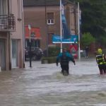 Intempéries dans le Grand Est : la Moselle placée en alerte rouge pluie-inondation
          Jusqu’à 100 mm de précipitations sont attendues par endroits, en Moselle, dans la nuit du vendredi 17 au samedi 18 mai. Les habitants ne cachent pas leur inquiétude, alors que plusieurs communes ont déjà été inondées dans le Grand Est.