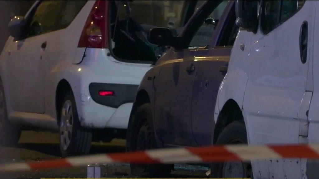 Seine-Saint-Denis : à Aubervilliers, un jet de grenade blesse deux personnes
          Le pilote d'un scooter, accusé d'avoir lancé une grenade dans la soirée du jeudi 23 mai à Aubervilliers (Seine-Saint-Denis), est toujours recherché. L'explosion a blessé deux personnes.