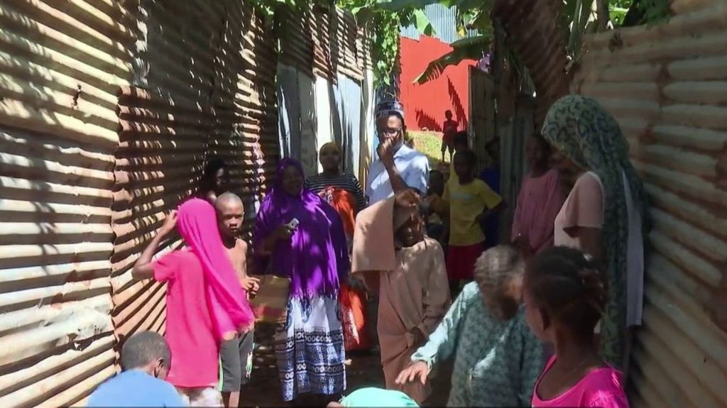 Choléra à Mayotte : un enfant de trois ans est mort, 65 cas recensés
          L'épidémie de choléra se poursuit à Mayotte, jeudi 9 mai. Un enfant de trois ans, originaire de Koungou, est mort. Les médecins redoutent une aggravation.