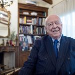 Vidéo



  

  
  

      

  

  
    Mort de Jean-Claude Gaudin, le baron qui a régné sur Marseille pendant vingt-cinq ans
          L'ancien maire de Marseille est mort lundi, à Saint-Zacharie, dans le Var. Retour sur sa longue carrière politique.