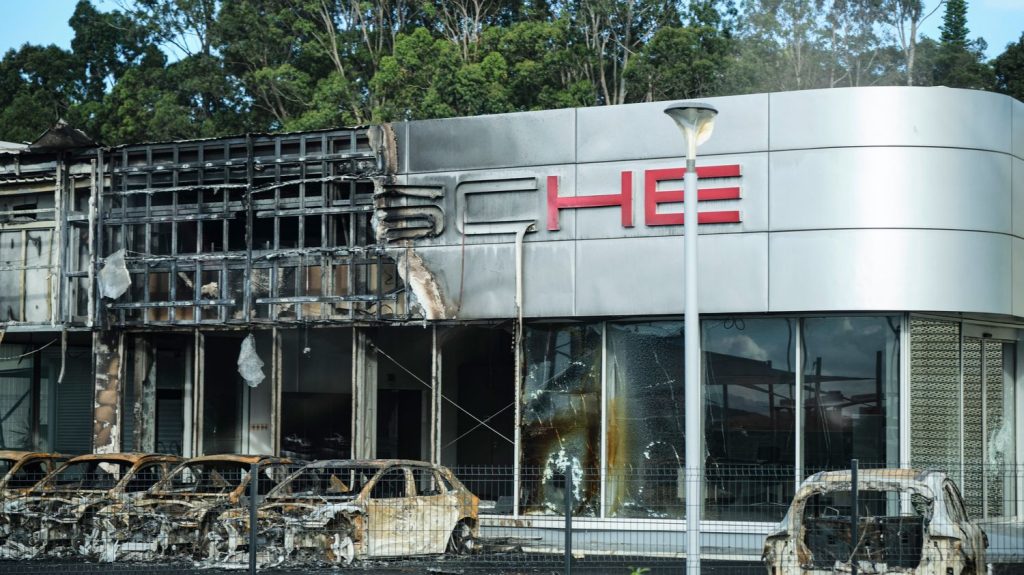 Nouvelle-Calédonie : la chambre de commerce et d'industrie s'attend à un "milliard d'euros" de dégâts
          Selon son président, "200 entreprises ont été brûlées et anéanties". 2 000 emplois sont concernés.