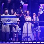 Eurovision : la candidate israélienne Eden Golan décroche son ticket pour la finale de la compétition, malgré les polémiques sur sa participation
          Plusieurs milliers de personnes avaient manifesté lors d'un rassemblement propalestinien organisé à Malmö (Suède), avant la demi-finale de la compétition.