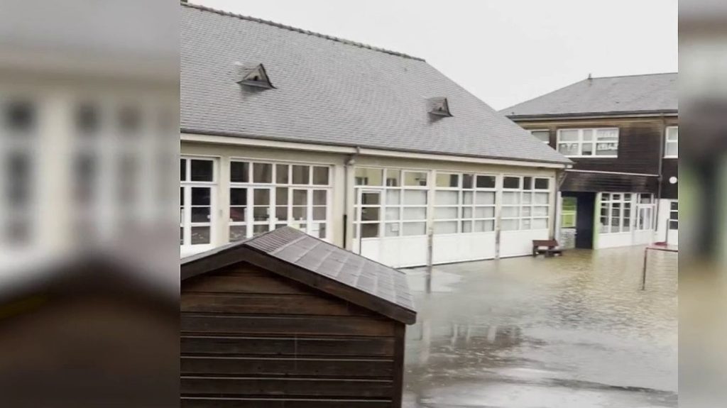 Inondations : le Calvados touché par de fortes pluies
          De fortes pluies ont touché le département du Calvados et ses alentours, dimanche 12 mai. Au lendemain de ces intempéries, les stigmates sont encore bien présents.