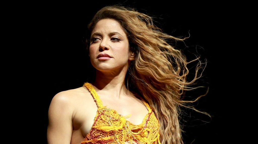 Shakira poursuivie pour fraude fiscale : le parquet espagnol demande le classement de la procédure
          En délicatesse avec le fisc espagnol, la chanteuse colombienne échappe une nouvelle fois à un procès, faute "d'indices suffisants" de fraude pour l'année 2018. Mais elle pourrait avoir des comptes à rendre pour 2011.