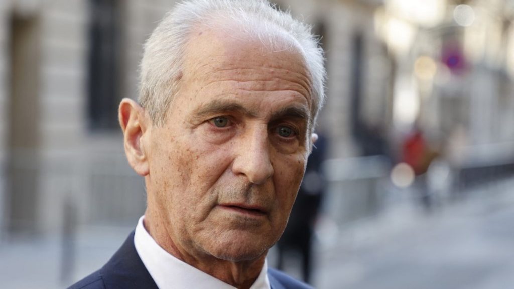 L'ancien maire de Toulon, Hubert Falco, condamné à cinq ans d'inéligibilité en appel
          Cette décision hypothèque les chances d'Hubert Falco de se présenter aux municipales de 2026 à Toulon. Son avocat, Thierry Fradet, a néanmoins annoncé un pourvoi en cassation.