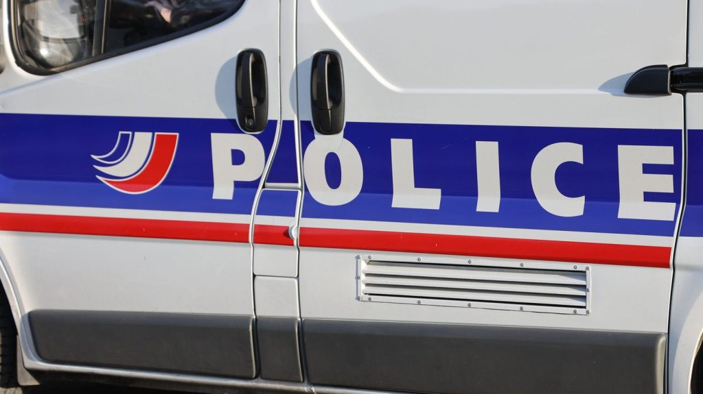 Un homme de 18 ans gravement blessé par balles à Marseille, une enquête ouverte
          La victime, âgée de 18 ans et connue pour trafic de stupéfiants, a été touchée à la tête et à l'abdomen. Son pronostic vital est engagé.