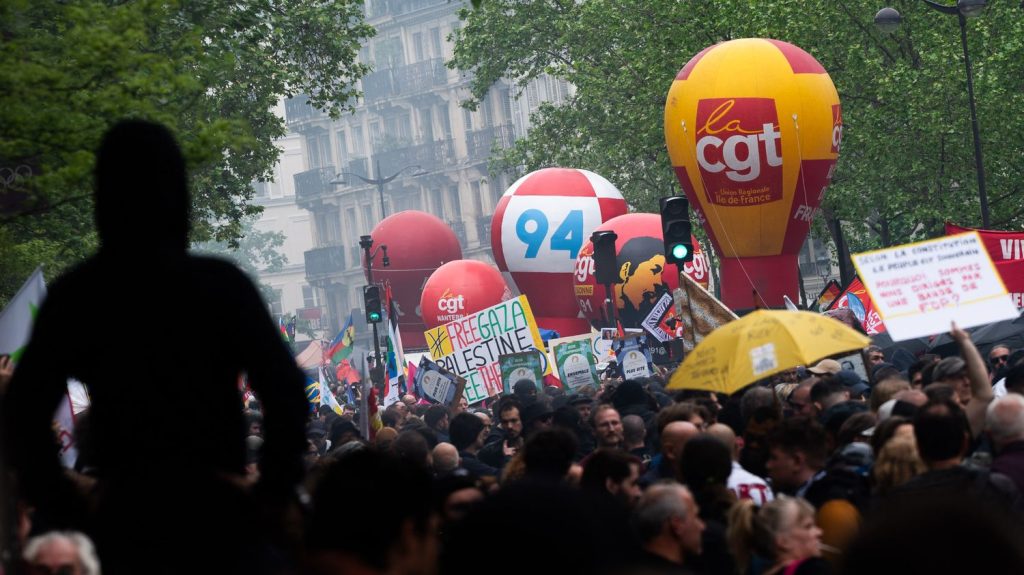 1er-Mai : le point sur les manifestations dans toute la France
          Des milliers de manifestants se sont rassemblés partout en France pour les traditionnels défilés du 1er-Mai. Les syndicat ont appelé à la mobilisation pour défendre les salaires, l'emploi et la paix.