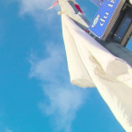 Émeutes en Nouvelle-Calédonie : les opérations "drapeau blanc", signe d’une reprise du dialogue ?
          Lundi 20 mai, 2 700 policiers et gendarmes sont mobilisés en Nouvelle-Calédonie pour rétablir l’ordre. Sur certains barrages, des drapeaux blancs surgissent et donnent l’espoir de la reprise du dialogue