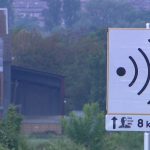 Sécurité routière : les radars omniprésents en Ardèche
          En 2023, les radars ont rapporté la somme historique de 2 milliards d'euros à l'État. Ce montant s'explique en partie par le nombre croissant de radars sur les routes. Illustration en Ardèche.