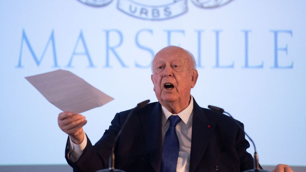 Mort de Jean-Claude Gaudin : les réactions et hommages politiques s'enchaînent
          Les réactions politiques de tous bords se multiplient après la mort de l'ancien maire de Marseille lundi à 84 ans.