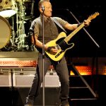 Le concert de Bruce Springsteen à Marseille reporté en raison d'une "extinction de voix"
          Le chanteur américain avait annoncé en septembre dernier le report en 2024 de ses concerts prévus aux Etats-Unis afin de se "rétablir d'un ulcère" gastrique.