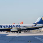 Aviation : malgré des résultats positifs, Ryanair annonce la fermeture de sa base de Bordeaux
          La compagnie low cost, dont le chiffre d'affaires est en hausse, ne desservira plus l’aéroport de Bordeaux, ce que dénonce le principal syndicat d'hôtesses et de stewards.