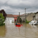 Crues : la solidarité en faveur des sinistrés en Moselle
          En Moselle, la décrue a commencé sur la Nied, samedi 18 mai, mais sera lente. Plusieurs maisons ont été inondées. Parfois, les voisins se sont organisés pour prêter assistance aux sinistrés. Reportage à Filstroff.