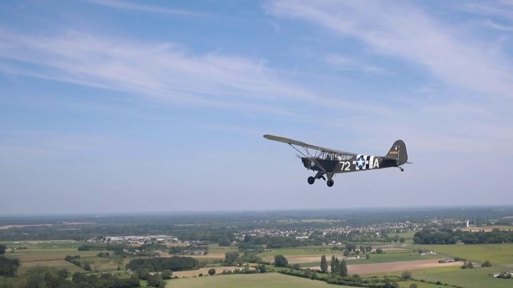 80 ans du Débarquement : la renaissance de l'avion Piper, héros de la Seconde Guerre mondiale
          Le célèbre avion Piper a été utilisé lors du Débarquement en Normandie pour repérer les positions ennemies. À l'occasion des commémorations, certains passionnés font revivre cet appareil mythique.