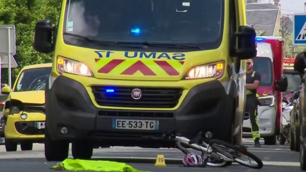 Enfants à vélo fauchés à La Rochelle : sept blessés, dont trois grièvement
          Ce mercredi 5 juin, une octogénaire au volant de sa Twingo a fauché un groupe de 12 enfants dans le centre-ville de La Rochelle (Charente-Maritime).  Sept enfants âgés de 7 à 11 ans sont blessés, dont trois grièvement.