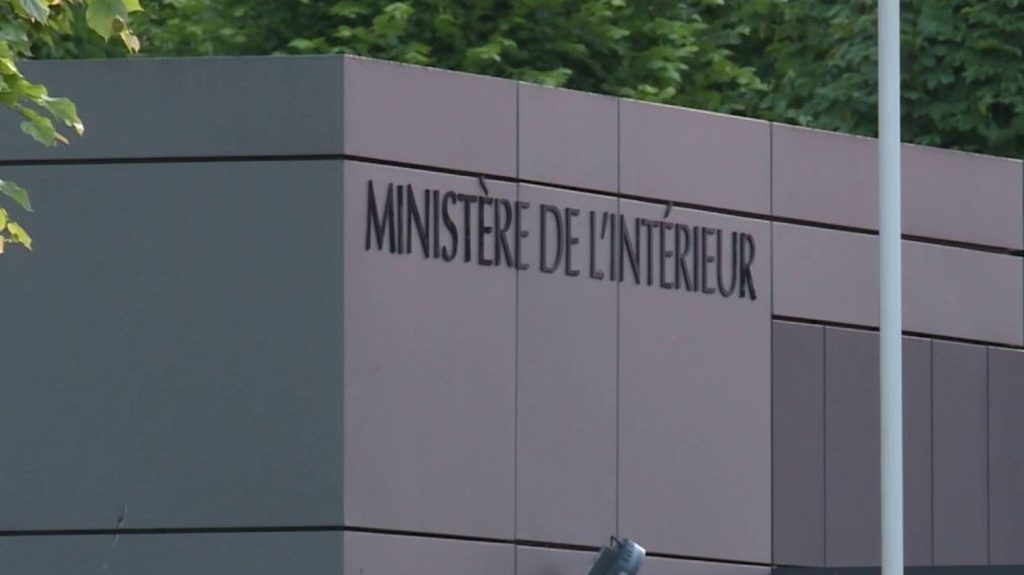 Saint-Étienne : le projet d'attentat déjoué visait une épreuve des Jeux olympiques
          Un projet d'attentat a été déjoué Saint-Étienne (Loire), vendredi 31 mai, selon le ministre de l'Intérieur. Le suspect prévoyait d'attaquer un stade pendant une épreuve des Jeux olympiques.