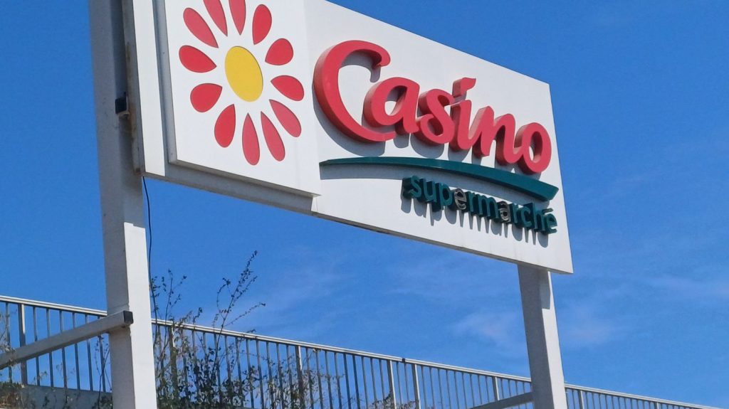 Auchan-Rocca rachète les magasins Casino en Corse et conserve la totalité des salariés
          Après une semaine de négociation, un accord a été trouvé vendredi soir entre les deux groupes. Casino a cédé sa filiale Codim 2, qui exploite plusieurs points de vente en Corse, à Auchan Retail France et Patrick Rocca.