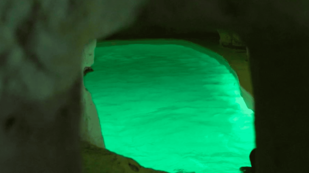 Des grottes troglodytes quatre étoiles dans le Val de Loire
          La région du Saumurois abrite 1 200 kilomètres de galeries souterraines, avec des habitations creusées à même la roche. Il est même possible d’y passer la nuit ou un week-end.