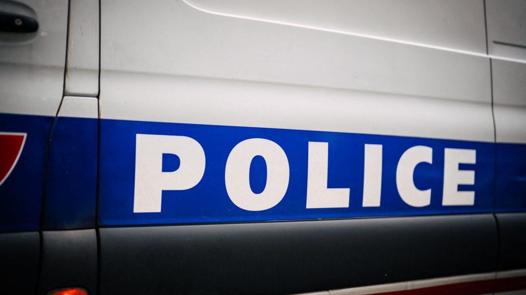 Haute-Savoie : l'individu soupçonné d'avoir poignardé à mort un homme en pleine rue à Annemasse a été mis en examen et placé en détention provisoire
          Arrêté en Suisse, il a été remis aux autorités françaises.