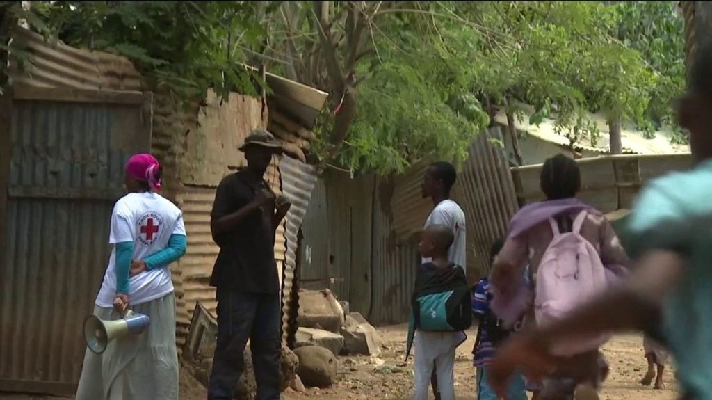 Mayotte : avec près de 200 cas, l'épidémie de choléra inquiète les habitants
          Depuis mars, les cas de choléra se multiplient à Mayotte. Les médecins se veulent toutefois rassurants, malgré près de 200 cas détectés, dont 10% se sont avérés graves.