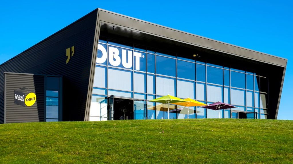 Obut : leader mondial de la vente de boules de pétanque
          L'entreprise, créée en 1955, vend deux millions de boules par an en France et à l'étranger. En s'adaptant à l'évolution des pratiquants.