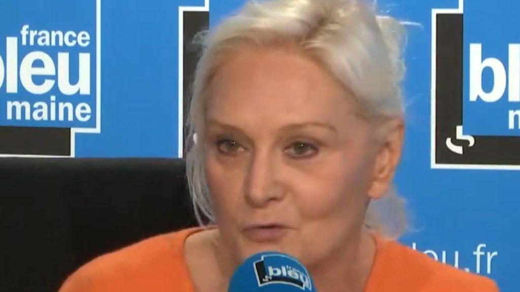 Législatives 2024 : "Les militants m'ont demandé de venir", assure Marie-Caroline Le Pen, parachutée pour le RN dans la Sarthe
          "Je ne le vis pas comme un parachutage", affirme la sœur de Marine Le Pen.