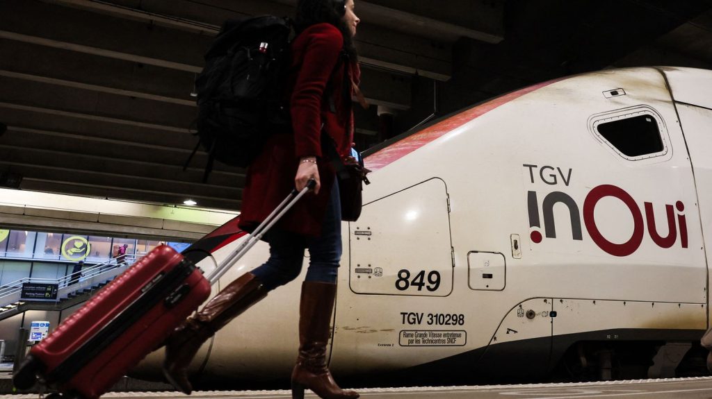 Pouvoir d'achat : contrairement aux engagements de la SNCF, l'augmentation du prix des billets de TGV dépasse l’inflation
          L’information ne passera pas inaperçue à la veille des départs en vacances, le prix moyen des billets de trains à grande vitesse en France a augmenté de 7% en 2023, soit plus que l’inflation.