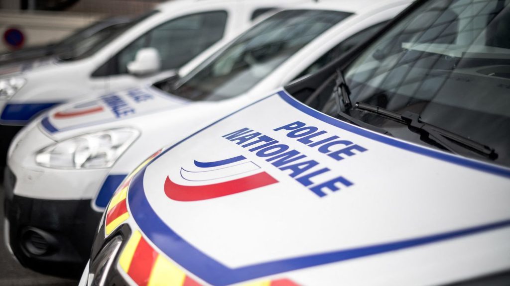 Trois personnes en garde à vue après la découverte de produits chimiques suspects à Montmorency, dans le Val-d'Oise
          Une intervention de pompiers samedi soir dans un appartement de la commune a permis d'interpeller trois individus.