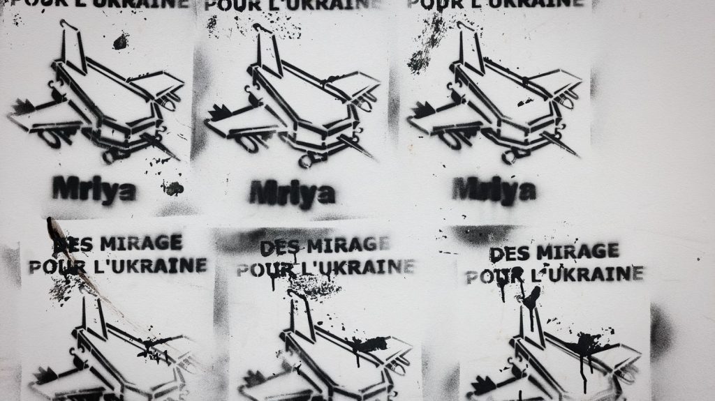 De nouveaux tags "Des Mirage pour l'Ukraine" découverts dans le 2e arrondissement de Paris
          Après les 5e et 13e arrondissement… Ils semblent fleurir un peu partout dans la capitale.