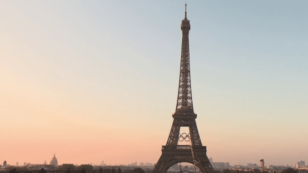 Paris 2024 : la capitale achève sa transformation olympique
          Dans moins de 50 jours, la flamme olympique brillera dans le ciel de Paris. La construction des stades éphémères est presque terminée.