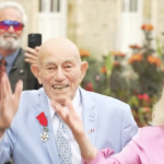 80 ans du Débarquement : un vétéran s’est marié à l’âge de 100 ans
          Harold Terens, vétéran américain de 100 ans qui était présent lors du Débarquement de Normandie le 6 juin 1944, s’est marié avec sa compagne de 96 ans, samedi 8 juin. Cela s’est passé... en Normandie.