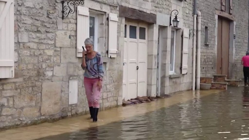 Crues : la Haute-Marne en alerte inondations
          Après le violent épisode orageux lors du week-end du 29 et du 30 juin qui a touché la Haute-Marne, le département a été placé en vigilance orange crues par Météo-France.